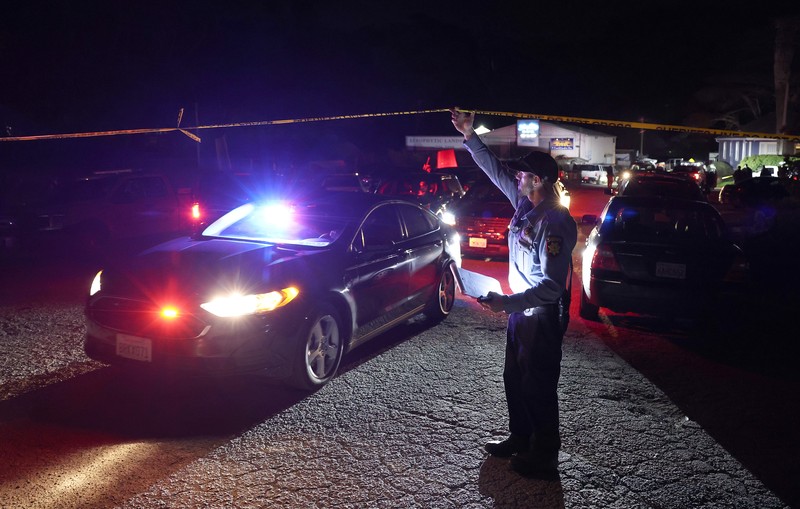Seorang tersangka ditangkap oleh petugas penegak hukum setelah penembakan massal di dua lokasi di kota pantai California utara Half Moon Bay, California, AS (23/1/2023) waktu setempat. (via REUTERS/ABC AFFILIATE KGO) Seorang tersangka ditangkap oleh petugas penegak hukum setelah penembakan massal di dua lokasi di kota pantai California utara Half Moon Bay, California, AS (23/1/2023) waktu setempat. (via REUTERS/ABC AFFILIATE KGO)