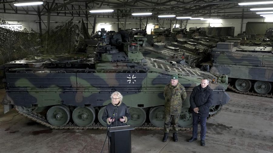 Tank Challenger 2 Inggris. (Getty Images/Finnbarr Webster)