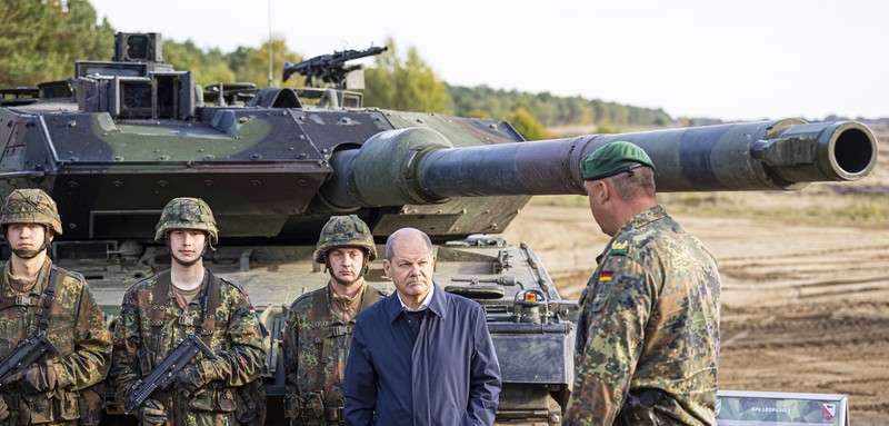 Kanselir Jerman Olaf Scholz telah setuju untuk memasok tank tempur Leopard 2 ke Ukraina. (AP/Moritz Frankenberg) Kanselir Jerman Olaf Scholz telah setuju untuk memasok tank tempur Leopard 2 ke Ukraina. (AP/Moritz Frankenberg)