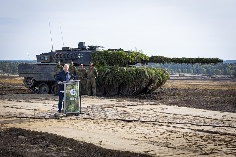 Kanselir Jerman Olaf Scholz telah setuju untuk memasok tank tempur Leopard 2 ke Ukraina. (AP/Moritz Frankenberg) Kanselir Jerman Olaf Scholz telah setuju untuk memasok tank tempur Leopard 2 ke Ukraina. (AP/Moritz Frankenberg)