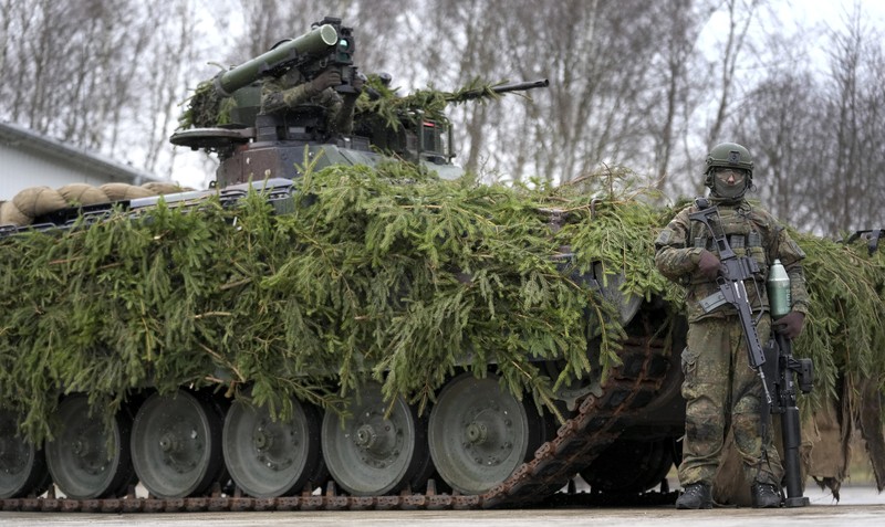Kanselir Jerman Olaf Scholz telah setuju untuk memasok tank tempur Leopard 2 ke Ukraina. (AP/Moritz Frankenberg) Kanselir Jerman Olaf Scholz telah setuju untuk memasok tank tempur Leopard 2 ke Ukraina. (AP/Moritz Frankenberg)