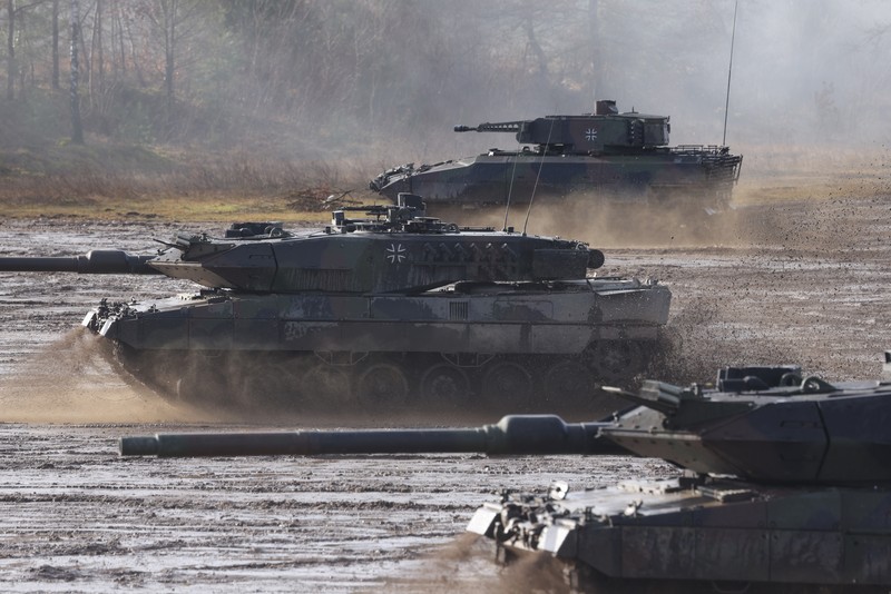 Kanselir Jerman Olaf Scholz telah setuju untuk memasok tank tempur Leopard 2 ke Ukraina. (AP/Moritz Frankenberg)