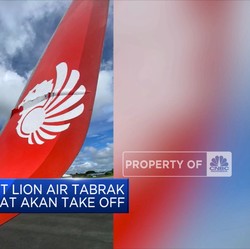 Sayap Pesawat Lion Air Tabrak Garbarata Bandara Mopah,Merauke