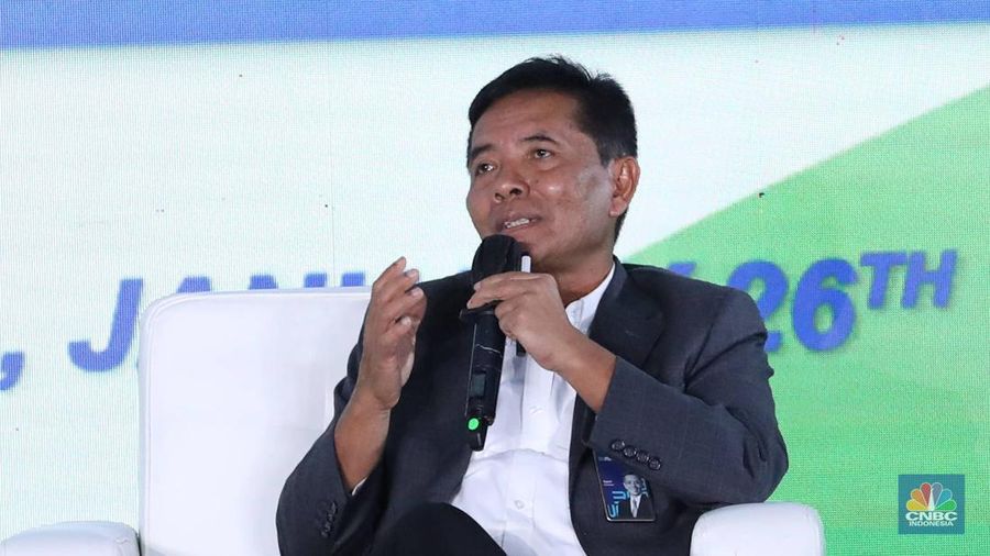 Direktur Kepatuhan BRI Achmad Solichin dalam acara BRI Microfinance Outlook 2023, dengan tema Financial Inclusion and ESG: The Road to Equitable and Economic Prosperity di Gedung BRI, Jakarta, Kamis (26/1/2023). (CNBC Indonesia/Muhammad Sabki)