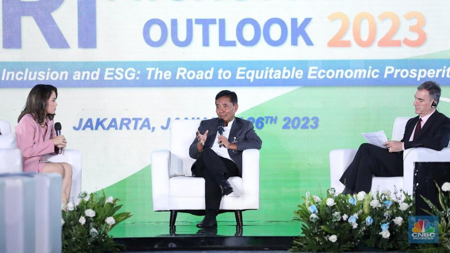 Direktur Kepatuhan BRI Achmad Solichin dalam acara BRI Microfinance Outlook 2023, dengan tema Financial Inclusion and ESG: The Road to Equitable and Economic Prosperity di Gedung BRI, Jakarta, Kamis (26/1/2023). (CNBC Indonesia/Muhammad Sabki)
