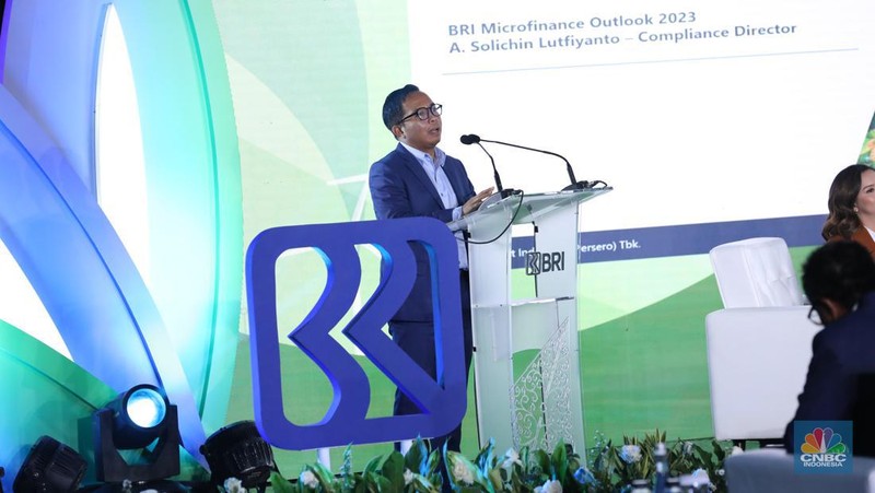 Direktur Utama PT. Bank Rakyat Indonesia (Persero) Tbk Sunarso dalam acara BRI Microfinance Outlook 2023, dengan tema Financial Inclusion and ESG: The Road to Equitable and Economic Prosperity di Gedung BRI, Jakarta, Kamis (26/1/2023). (CNBC Indonesia/Muhammad Sabki)