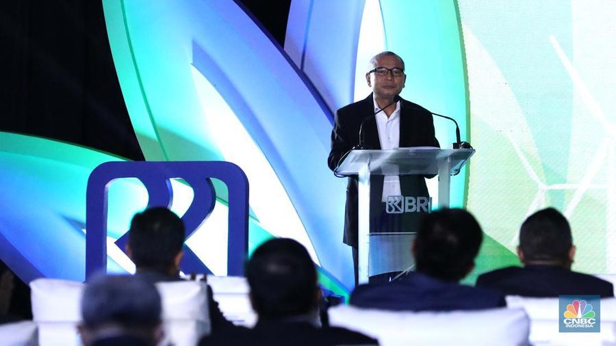Direktur Utama PT. Bank Rakyat Indonesia (Persero) Tbk Sunarso dalam acara BRI Microfinance Outlook 2023, dengan tema Financial Inclusion and ESG: The Road to Equitable and Economic Prosperity di Gedung BRI, Jakarta, Kamis (26/1/2023). (վ/Muhammad Sabki)