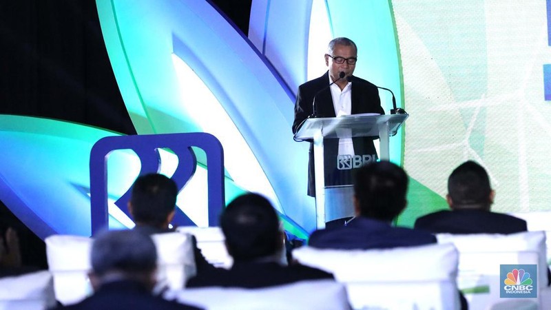 Direktur Utama PT. Bank Rakyat Indonesia (Persero) Tbk Sunarso dalam acara BRI Microfinance Outlook 2023, dengan tema Financial Inclusion and ESG: The Road to Equitable and Economic Prosperity di Gedung BRI, Jakarta, Kamis (26/1/2023). (CNBC Indonesia/Muhammad Sabki)