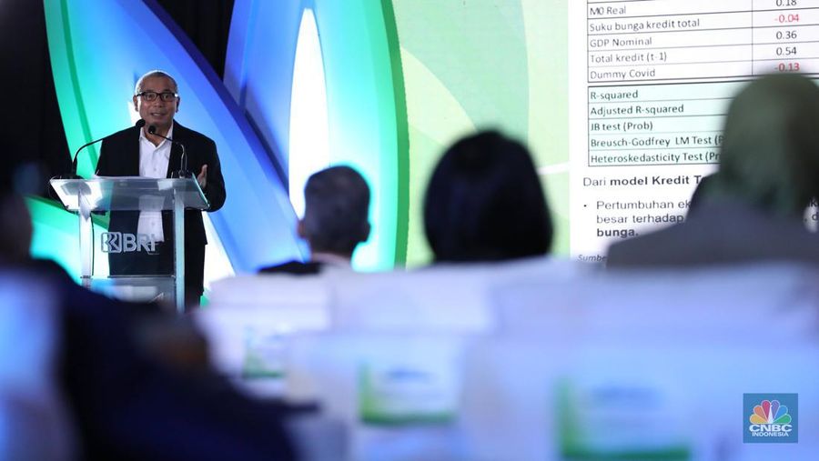 Direktur Utama PT. Bank Rakyat Indonesia (Persero) Tbk Sunarso dalam acara BRI Microfinance Outlook 2023, dengan tema Financial Inclusion and ESG: The Road to Equitable and Economic Prosperity di Gedung BRI, Jakarta, Kamis (26/1/2023). (վ/Muhammad Sabki)