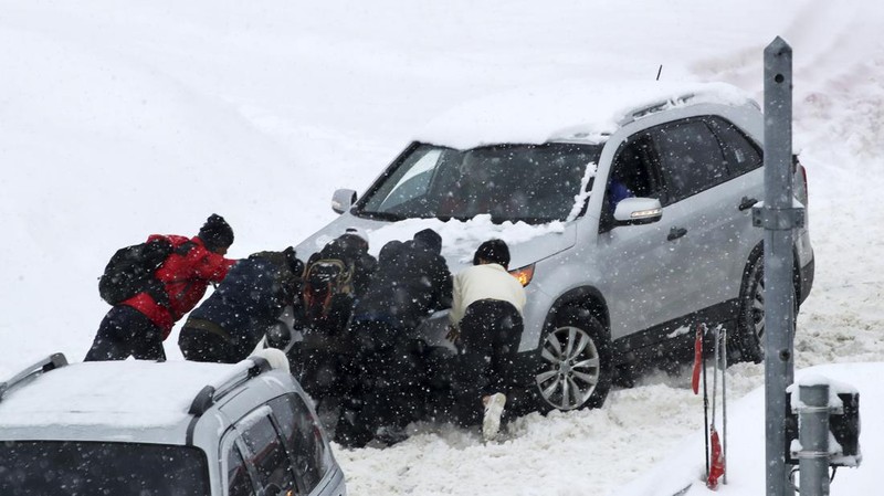 Kemacetan truk di jepamng imbas badai salju (JIJI PRESS/AFP via Getty Images/STR)