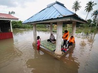 Banjir Dahsyat Terjang Tetangga RI, Ribuan Orang Mengungsi