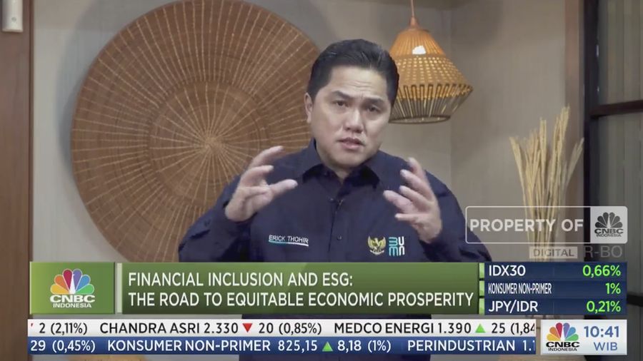Menteri BUMN Erick Thohir dalam acara BRI Microfinance Outlook 2023, dengan tema Financial Inclusion and ESG: The Road to Equitable and Economic Prosperity di Gedung BRI, Jakarta, Kamis (26/1/2023). (Tangkapan layar CNBC Indonesia TV)