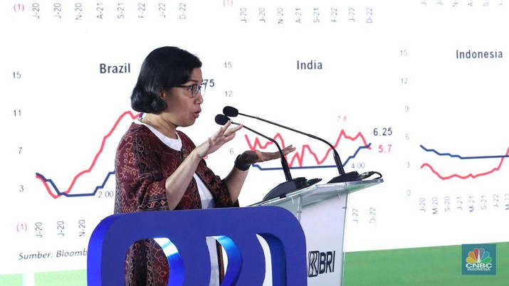 Menteri Keuangan Sri Mulyani dalam acara BRI Microfinance Outlook 2023, dengan tema Financial Inclusion and ESG: The Road to Equitable and Economic Prosperity di Gedung BRI, Jakarta, Kamis (26/1/2023). Menteri Keuangan Sri Mulyani dalam acara BRI Microfinance Outlook 2023, dengan tema Financial Inclusion and ESG: The Road to Equitable and Economic Prosperity di Gedung BRI, Jakarta, Kamis (26/1/2023). (CNBC Indonesia/Muhammad Sabki)