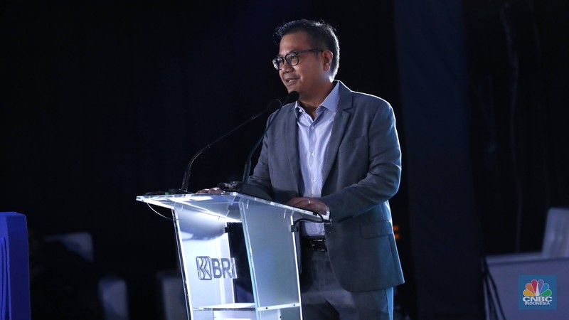 Direktur Utama PT. Bank Rakyat Indonesia (Persero) Tbk Sunarso dalam acara BRI Microfinance Outlook 2023, dengan tema Financial Inclusion and ESG: The Road to Equitable and Economic Prosperity di Gedung BRI, Jakarta, Kamis (26/1/2023). (CNBC Indonesia/Muhammad Sabki) Direktur Utama PT. Bank Rakyat Indonesia (Persero) Tbk Sunarso dalam acara BRI Microfinance Outlook 2023, dengan tema Financial Inclusion and ESG: The Road to Equitable and Economic Prosperity di Gedung BRI, Jakarta, Kamis (26/1/2023). (CNBC Indonesia/Muhammad Sabki)