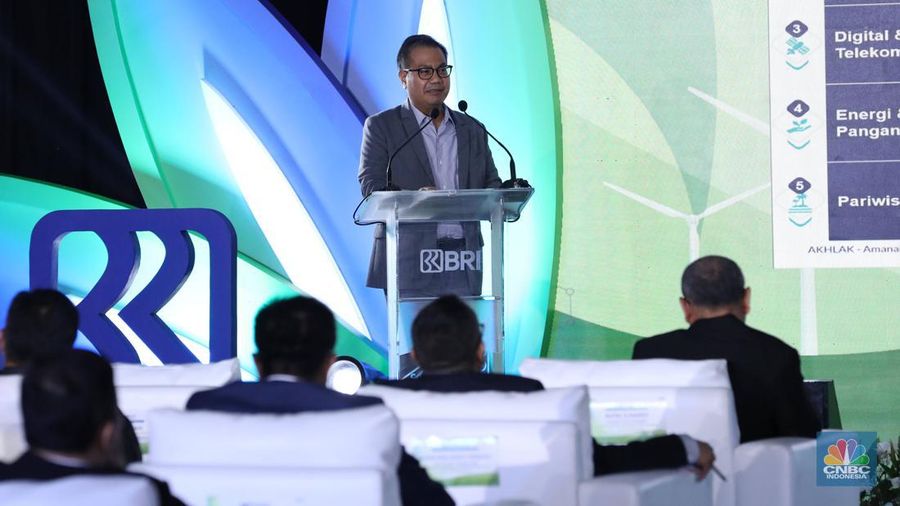 Direktur Utama PT. Bank Rakyat Indonesia (Persero) Tbk Sunarso dalam acara BRI Microfinance Outlook 2023, dengan tema Financial Inclusion and ESG: The Road to Equitable and Economic Prosperity di Gedung BRI, Jakarta, Kamis (26/1/2023). (CNBC Indonesia/Muhammad Sabki)