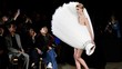 Baju Serba Terbalik Curi Perhatian di Paris Fashion Week 2023