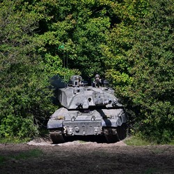 Awas Perang Nuklir Pecah, Tank Tempur Barat Tiba di Ukraina