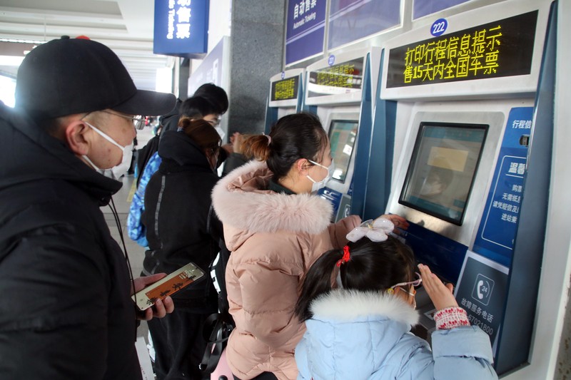1246585651 QINGZHOU, CHINA - JANUARY 27, 2023 - Many passengers wait at the waiting hall of Suzhou Railway Station in East China's Jiangsu province, Jan 27, 2023. According to the data center of the Ministry of Culture and Tourism, 308 million domestic trips were made during the Spring Festival holiday this year, up 23.1% year on year, recovering to 88.6% in the same period of 2019. Domestic tourism revenue reached 375.843 billion yuan, up 30% year on year, recovering to 73.1% in the same period of 2019. (Photo credit should read CFOTO/Future Publishing via Getty Images)