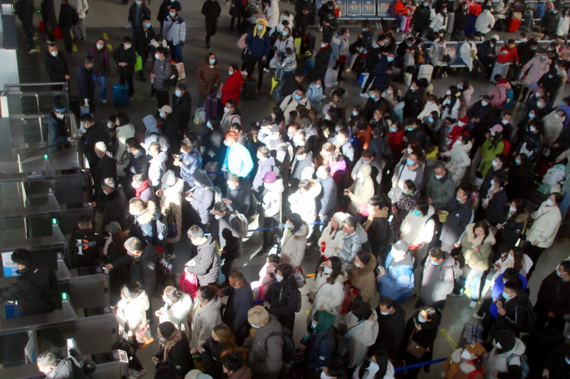 1246585651 QINGZHOU, CHINA - JANUARY 27, 2023 - Many passengers wait at the waiting hall of Suzhou Railway Station in East China's Jiangsu province, Jan 27, 2023. According to the data center of the Ministry of Culture and Tourism, 308 million domestic trips were made during the Spring Festival holiday this year, up 23.1% year on year, recovering to 88.6% in the same period of 2019. Domestic tourism revenue reached 375.843 billion yuan, up 30% year on year, recovering to 73.1% in the same period of 2019. (Photo credit should read CFOTO/Future Publishing via Getty Images)