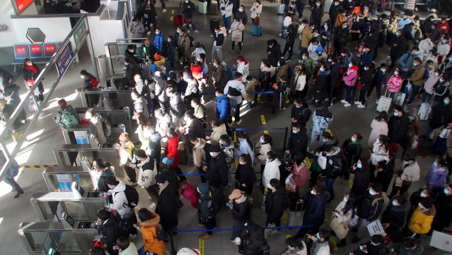 QINGZHOU, CHINA - JANUARY 27, 2023 - Many passengers wait at the waiting hall of Suzhou Railway Station in East China's Jiangsu province, Jan 27, 2023. According to the data center of the Ministry of Culture and Tourism, 308 million domestic trips were made during the Spring Festival holiday this year, up 23.1% year on year, recovering to 88.6% in the same period of 2019. Domestic tourism revenue reached 375.843 billion yuan, up 30% year on year, recovering to 73.1% in the same period of 2019. (Photo credit should read CFOTO/Future Publishing via Getty Images)