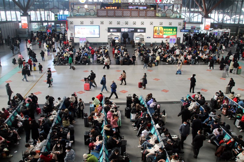 1246585651 QINGZHOU, CHINA - JANUARY 27, 2023 - Many passengers wait at the waiting hall of Suzhou Railway Station in East China's Jiangsu province, Jan 27, 2023. According to the data center of the Ministry of Culture and Tourism, 308 million domestic trips were made during the Spring Festival holiday this year, up 23.1% year on year, recovering to 88.6% in the same period of 2019. Domestic tourism revenue reached 375.843 billion yuan, up 30% year on year, recovering to 73.1% in the same period of 2019. (Photo credit should read CFOTO/Future Publishing via Getty Images)