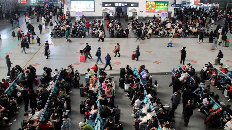 QINGZHOU, CHINA - JANUARY 27, 2023 - Many passengers wait at the waiting hall of Suzhou Railway Station in East China's Jiangsu province, Jan 27, 2023. According to the data center of the Ministry of Culture and Tourism, 308 million domestic trips were made during the Spring Festival holiday this year, up 23.1% year on year, recovering to 88.6% in the same period of 2019. Domestic tourism revenue reached 375.843 billion yuan, up 30% year on year, recovering to 73.1% in the same period of 2019. (Photo credit should read CFOTO/Future Publishing via Getty Images)
