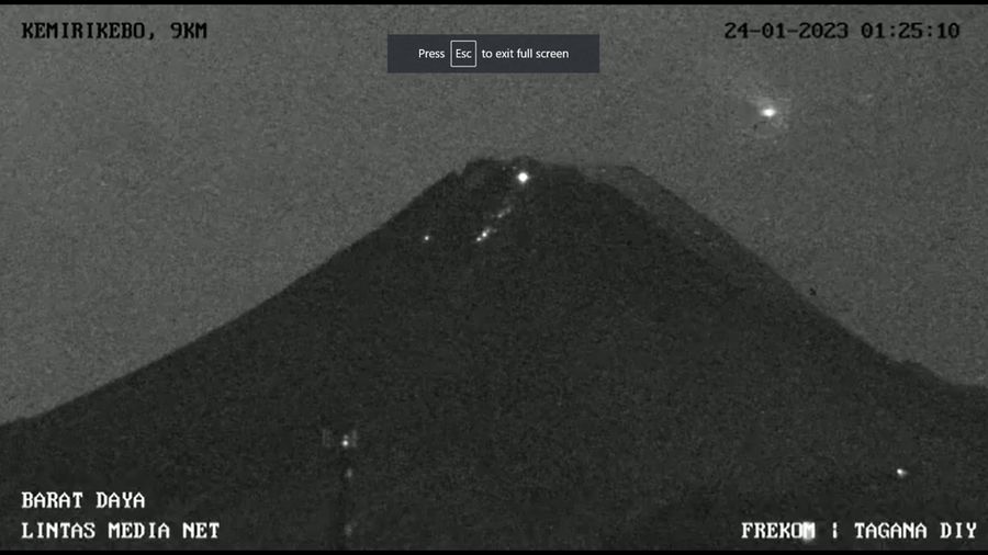 Benda bercahaya di Gunung Merapi