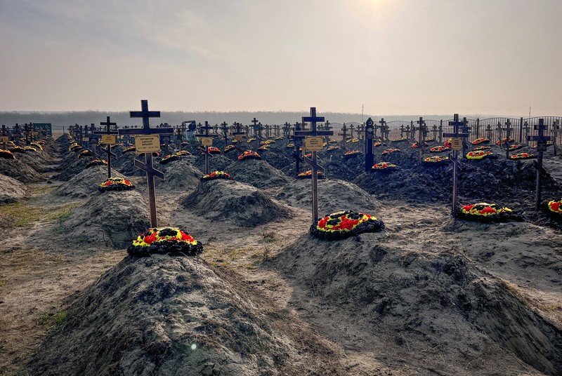 Makam pejuang kelompok tentara bayaran Wagner Rusia di pemakaman di desa Bakinskaya di wilayah Krasnodar, Rusia, (22/1/2023). (REUTERS/STRINGER) Makam pejuang kelompok tentara bayaran Wagner Rusia di pemakaman di desa Bakinskaya di wilayah Krasnodar, Rusia, (22/1/2023). (REUTERS/STRINGER)