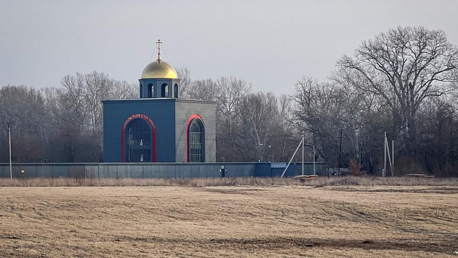 Makam pejuang kelompok tentara bayaran Wagner Rusia di pemakaman di desa Bakinskaya di wilayah Krasnodar, Rusia, (22/1/2023). (REUTERS/STRINGER)
