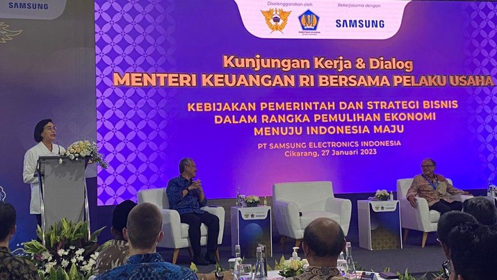 Menteri Keuangan (Menkeu) Sri Muyani bersama para pejabat Eselon I Kementerian Keuangan (Kemenkeu) melakukan kunjungan kerja ke PT. Samsung Electronics Indonesia, Jumat (27/1/2023) Menteri Keuangan (Menkeu) Sri Muyani bersama para pejabat Eselon I Kementerian Keuangan (Kemenkeu) melakukan kunjungan kerja ke PT. Samsung Electronics Indonesia, Jumat (27/1/2023)