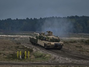 Ukraina Tarik Mundur Tank Canggih Amerika, Ada Apa?