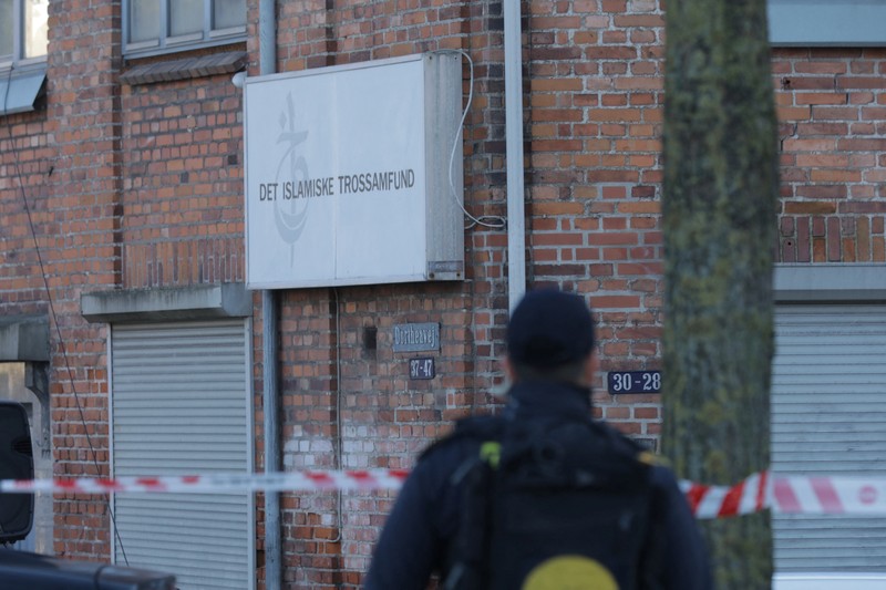 TURKEY-DENMARK/ Far-right politician Rasmus Paludan burns a copy of Kuran in front of a mosque at Noerrebro, in Copenhagen, Denmark, Friday January 27, 2023. Ritzau Scanpix/Olafur Steinar Gestsson via REUTERS ATTENTION EDITORS - THIS IMAGE WAS PROVIDED BY A THIRD PARTY. DENMARK OUT. NO COMMERCIAL OR EDITORIAL SALES IN DENMARK.