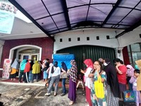 Gegara Diskon 45%, Toko Roti Ini Diserbu Sampai Bikin Macet