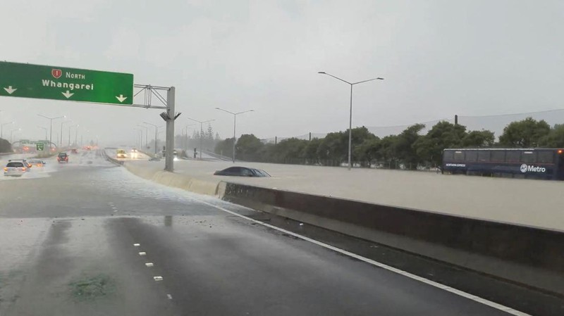 Stranded vehicles are seen during heavy rainfall in Auckland, New Zealand January 27, 2023, in this screen grab obtained from a social media video. @MonteChristoNZ/via REUTERS THIS IMAGE HAS BEEN SUPPLIED BY A THIRD PARTY. MANDATORY CREDIT. NO RESALES. NO ARCHIVES.