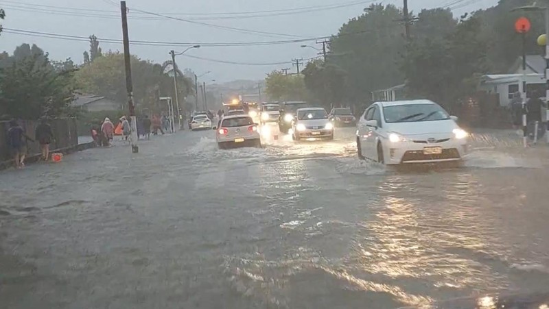 Stranded vehicles are seen during heavy rainfall in Auckland, New Zealand January 27, 2023, in this screen grab obtained from a social media video. @MonteChristoNZ/via REUTERS THIS IMAGE HAS BEEN SUPPLIED BY A THIRD PARTY. MANDATORY CREDIT. NO RESALES. NO ARCHIVES.