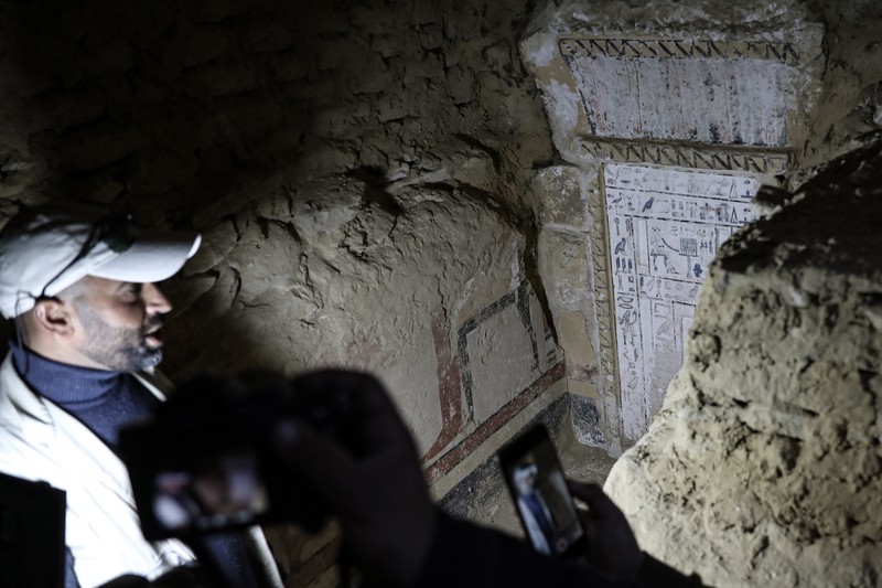 1459632878 CAIRO, EGYPT- JANUARY 26: Egyptian archaeological workers excavating the site of the Step Pyramid of Djoser in Saqqara during the announcement of new discoveries at the Director Bridge in Saqqara, on January 26, 2023 in Giza, Egypt. (Photo by Fadel Dawod/Getty Images)