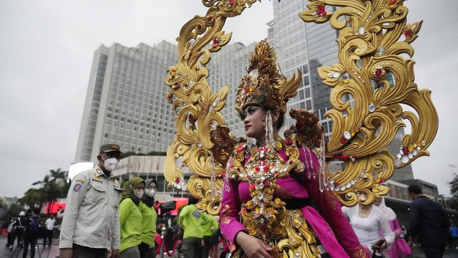 Indonesian President Joko Widodo, center, bangs a drum during the opening ceremony of the Kick Off 2023 ASEAN Indonesian Chairmanship in Jakarta, Indonesia, Sunday, Jan. 29, 2023. Indonesia will chair the Association of Southeast Asian Nations, ASEAN, for 2023. (AP Photo/Achmad Ibrahim)