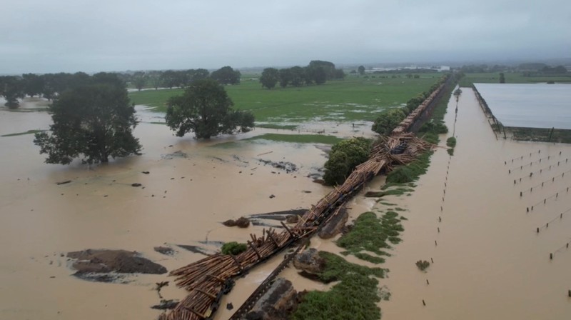 NEW ZEALAND-TRAIN/ACCIDENT A general view shows a train derailed in Te Puke, New Zealand January 29, 2023 in this still image obtained from a social media video. David Holwerda/via REUTERS THIS IMAGE HAS BEEN SUPPLIED BY A THIRD PARTY. MANDATORY CREDIT. NO RESALES. NO ARCHIVES.