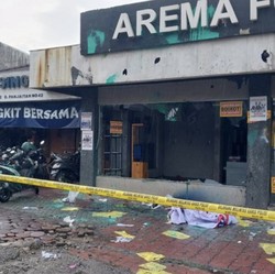 Demo Aremania Ricuh, Kantor Arema FC Rusak Dilempari Batu