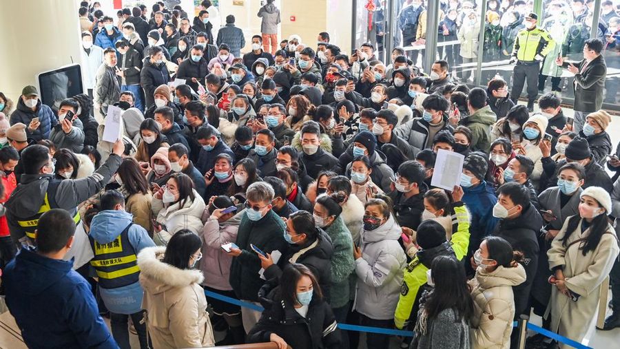 QINGZHOU, CHINA - JANUARY 29, 2023 - Job seekers learn about employment at a job fair in Qingzhou, East China's Shandong province, Jan. 29, 2023. (Photo credit should read CFOTO/Future Publishing via Getty Images)