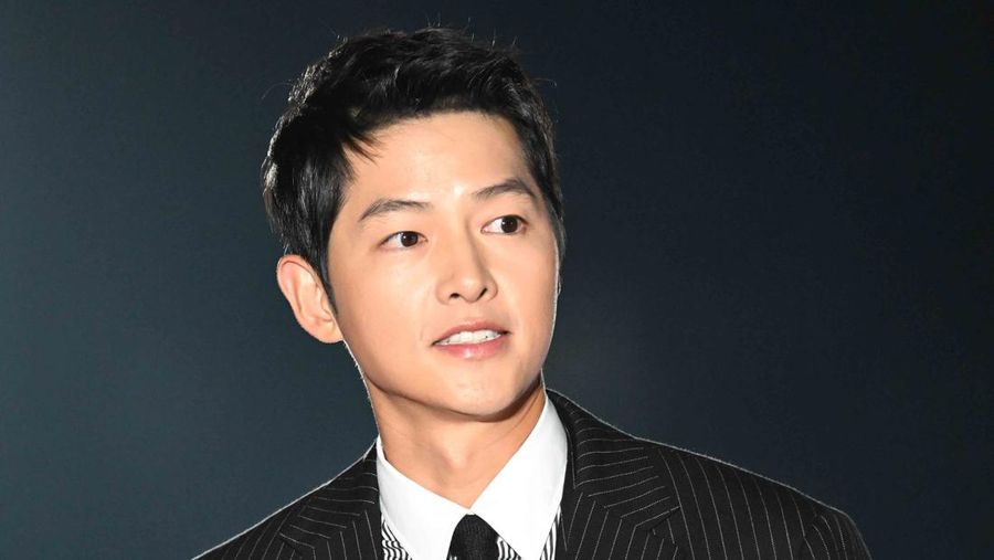 GOYANG, SOUTH KOREA - SEPTEMBER 29: Song Joong-Ki attends the 2022 APAN STAR AWARDS at KINTEX Exhibition 2 Ilsan on September 29, 2022 in Goyang, South Korea. (Photo by The Chosunilbo JNS/Imazins via Getty Images)