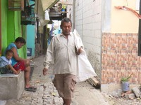 Cerita Kakek Gaffar, Memulung Sampah Demi Bertahan Hidup