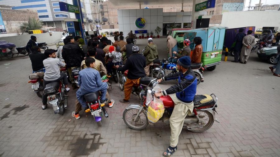 PESHAWAR, KHYBER PAKHTUNKHWA, PAKISTAN - 2023/01/29: Vehicles waiting for their turn to get fuel at a petrol station, a day after a country-wide power breakdown. Finance Minister Ishaq Dar on Sunday morning announced an Rs35 increase in the prices of petrol and diesel, in a televised address just minutes before the new prices went into force. In the speech, which began at 10:50 am, Dar unveiled the price revision that went into effect at 11:00 am. (Photo by Hussain Ali/Pacific Press/LightRocket via Getty Images)