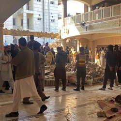 Sadis! Masjid Dibom saat Sholat Ashar, 87 Tewas