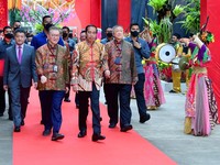 Jokowi & Megawati Diapit 'Sang Naga' di Acara Imlek Nasional