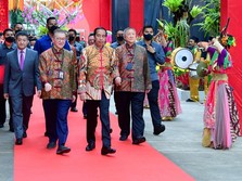 Jokowi & Megawati Diapit 'Sang Naga' di Acara Imlek Nasional