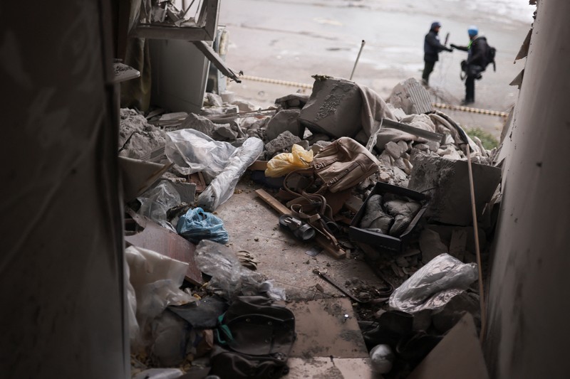 UKRAINE-CRISIS/KHERSON A view of a damaged building after an attack, amid Russia's invasion of Ukraine, in Kherson, Ukraine January 29, 2023. REUTERS/Nacho Doce