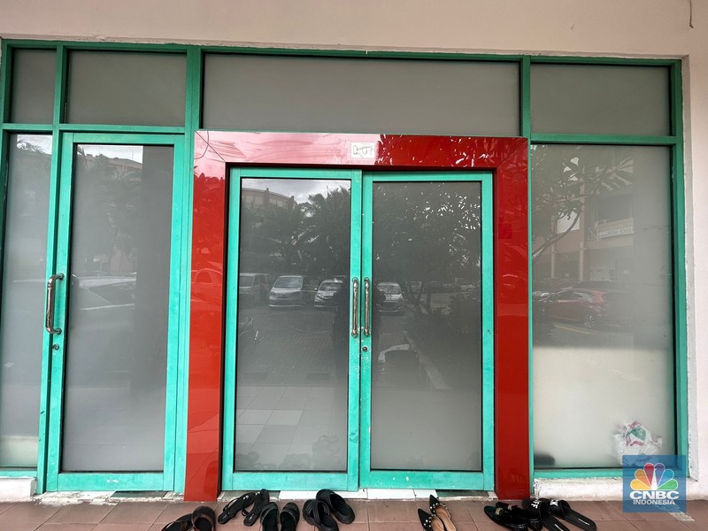 Kantor Pusat Indosurya di Segel. Kantor Pusat Indosurya di Segel. (CNBC Indonesia/Zefanya Aprilia)