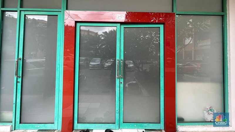 Kantor Pusat Indosurya di Segel. (CNBC Indonesia/Zefanya Aprilia)