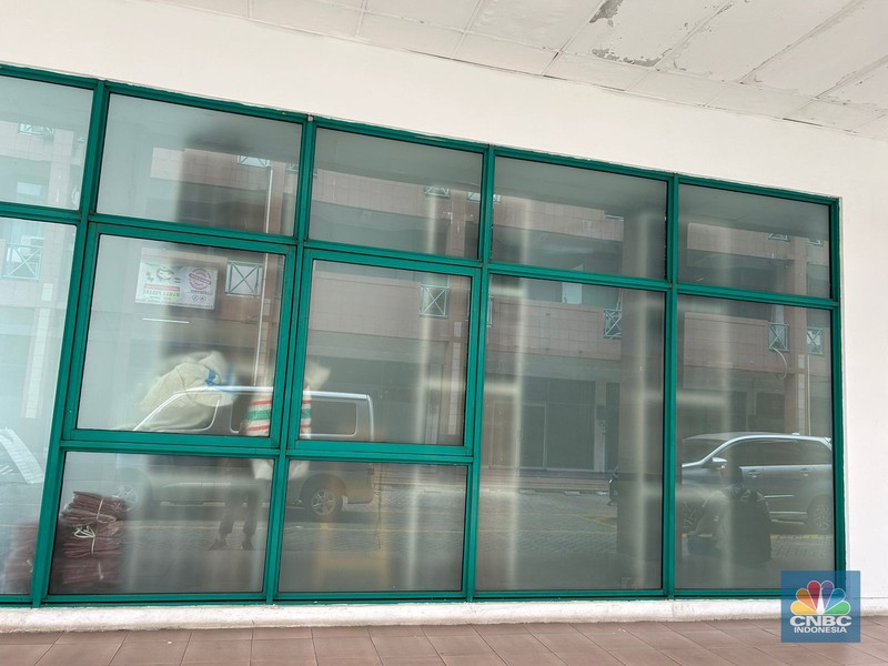 Kantor Pusat Indosurya di Segel. Kantor Pusat Indosurya di Segel. (CNBC Indonesia/Zefanya Aprilia)